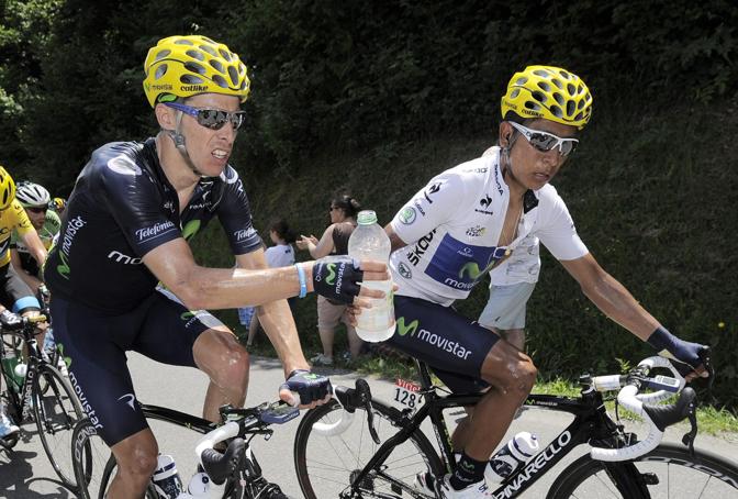 Il colombiano Nairo Quintana (a destra) con lo spagnolo Rui Alberto Faria Da Costa. Sull'ultima salita, Quintana ha provato l'attacco quattro volte senza riuscire a fare il vuoto. Epa 